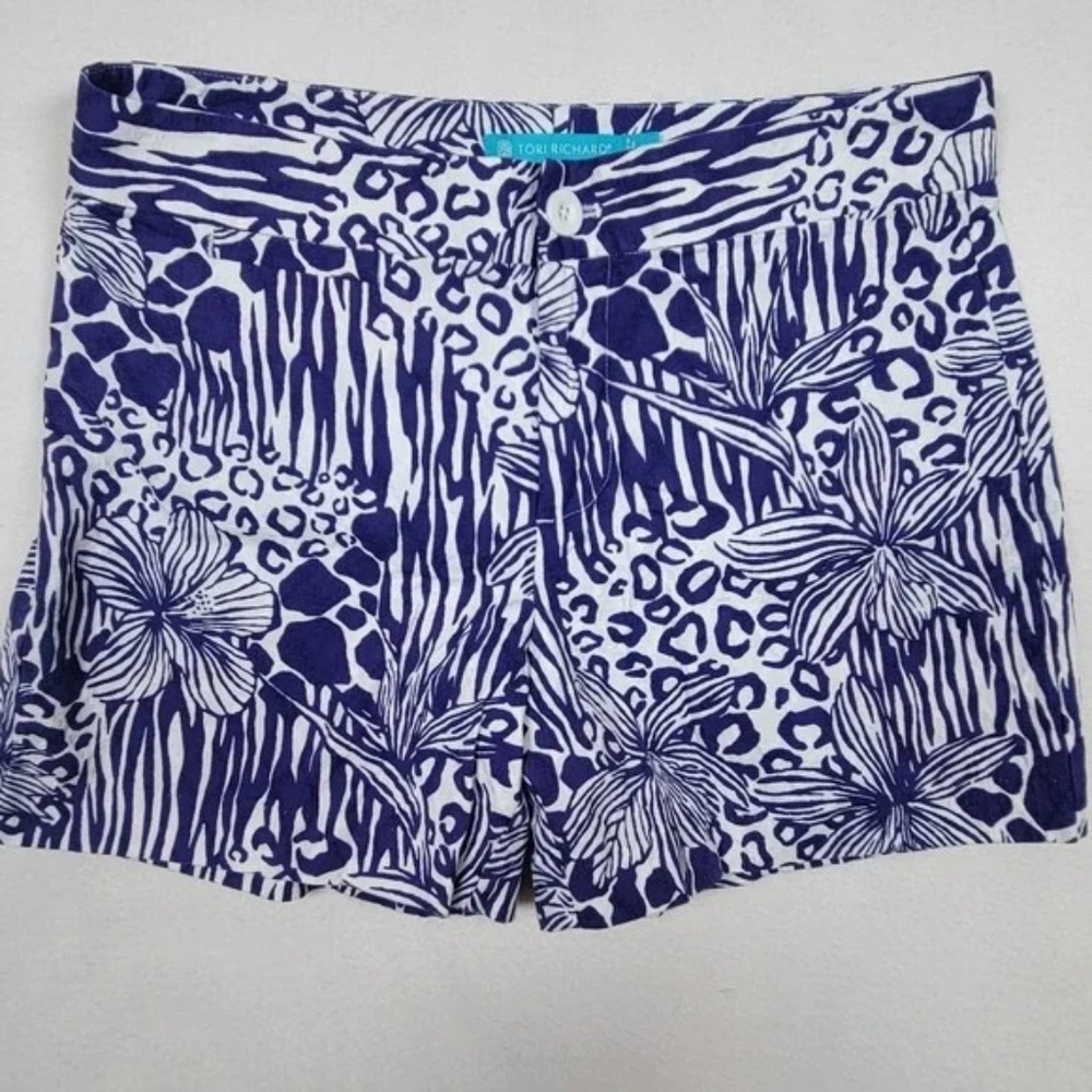 Tori Richard Woman's Chelsea Short size 2 (NWOT)